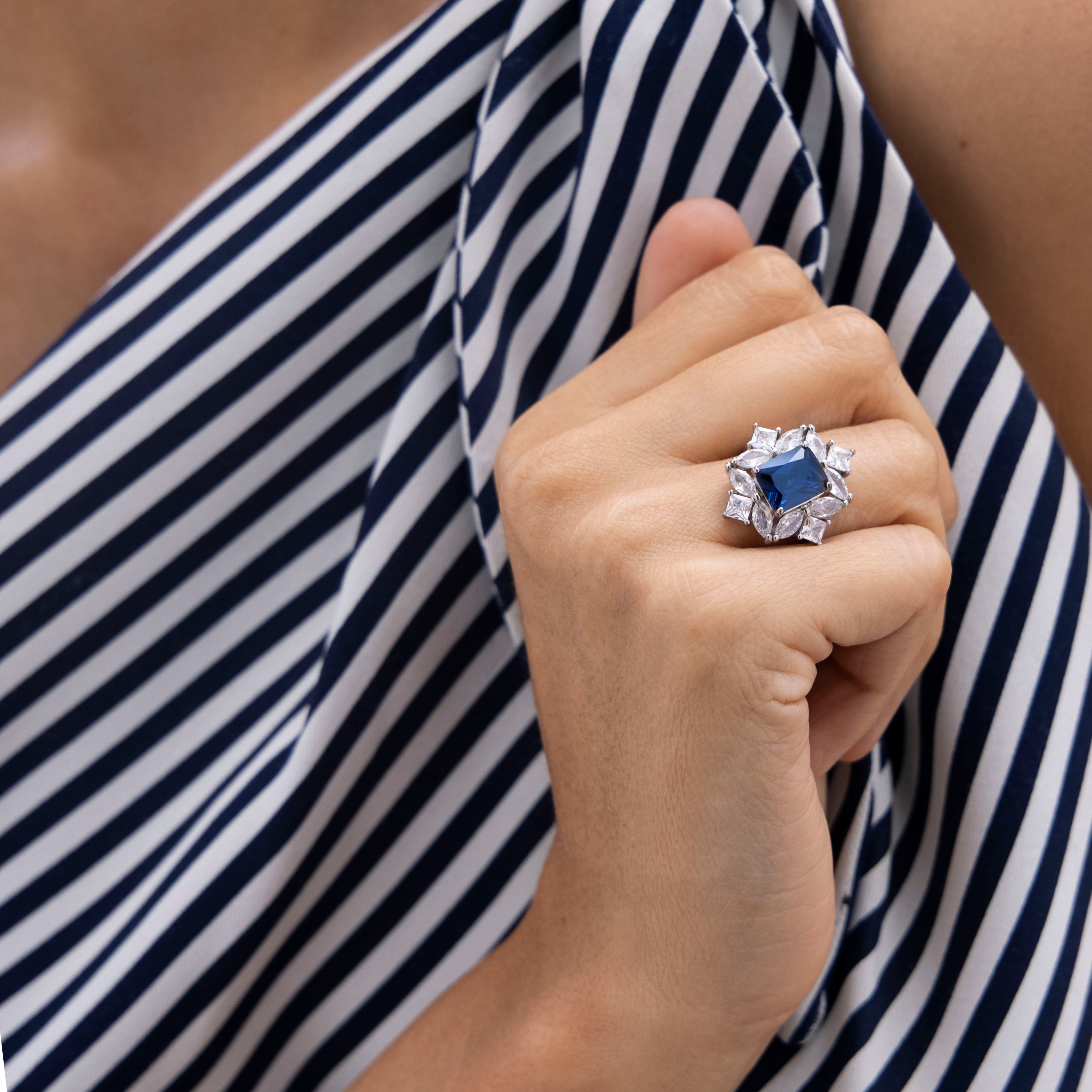 Anillo zafiro octagonal y cluster en azul, ajustable, plata 925 - Lavanda, detalle